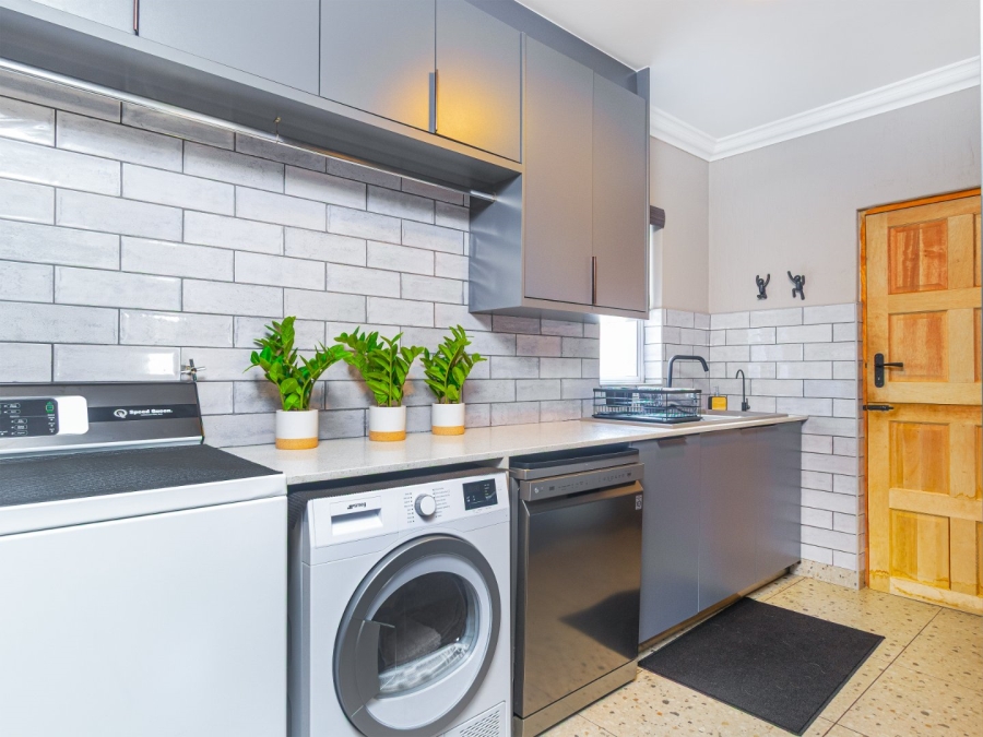 6 Bedroom Property for Sale in Kosmos Ridge North West